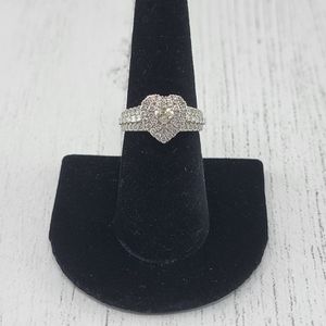  White Gold 10kt Ring 