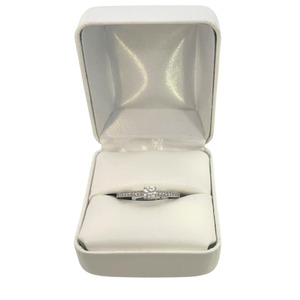 10kt White Gold Ring with Natural Diamonds 