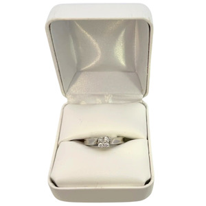 10kt White Gold Ring with Natural Diamonds 