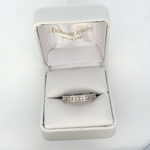  10kt Whi8te Gold Ring with Natural Diamonds 
