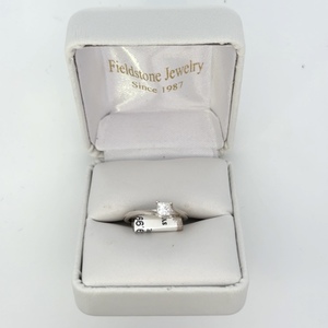 14kt Two Tone Natural Square Diamond Ring 