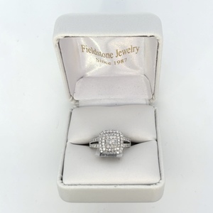 10kt White Gold Ring with Mixture Diamond Cluster 