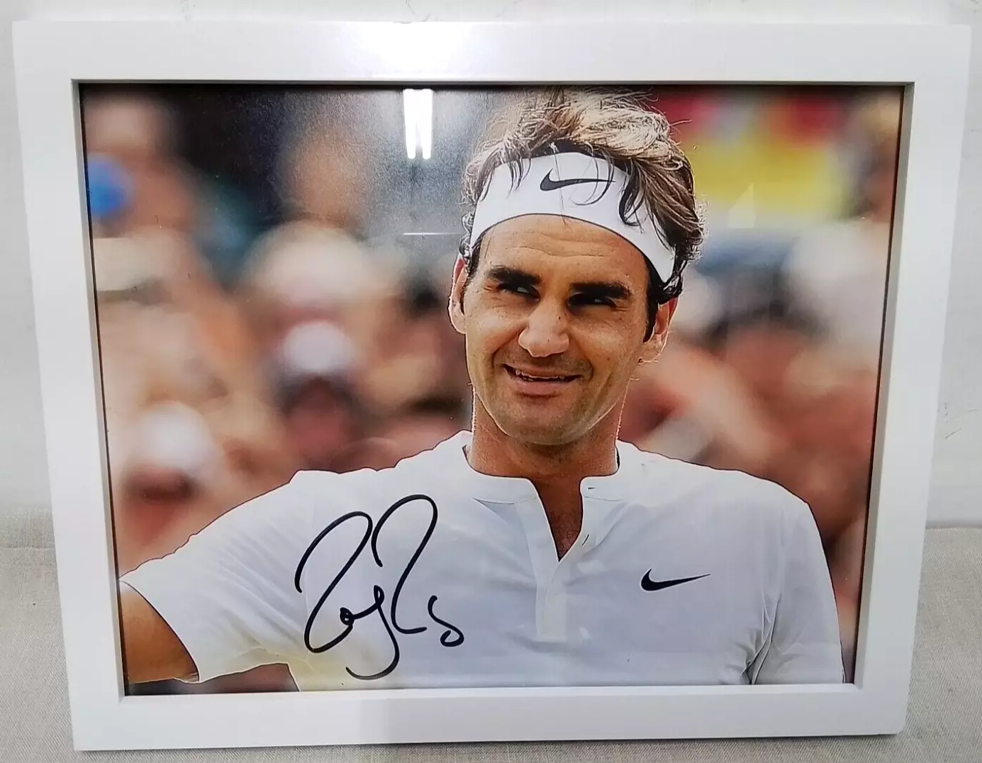 Roger Federer signed 8x10 photo w/ Certificate of Authenticity