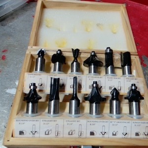 1/2" Shaft Router Bits In Wood Box 1/2"