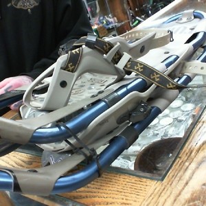 Tubbs Frontier 25 inch Snowshoes Quick Step gray and blue