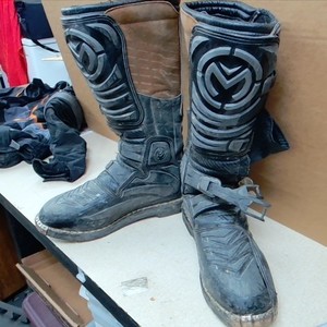 MOOSE RACING MX BOOTS SIZE 12  MISSING ONE BUCKLE