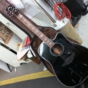 URBAN PLAYER KEITH URBAN ACOUSTIC GUITAR - BLACK with CASE 