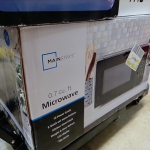 Microwave MAINSTAYS .7 CU FT - NIB