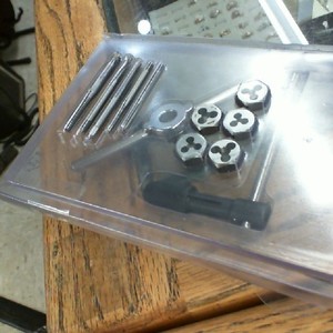 TAP & Die HANSON 8-32 12 PIECE SET - IN PACKAGING