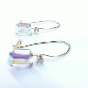 Yellow Gold 14kt 1.10gms  RECTANGULAR RAINBOW CLEAR STONE EARRINGS 