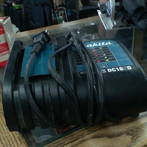  MAKITA DC18SD 18V BATTERY CHARGER