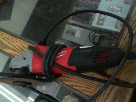 Milwaukee (6130-33) 7.0 amp 4-1/2" Angle Grinder, Corded