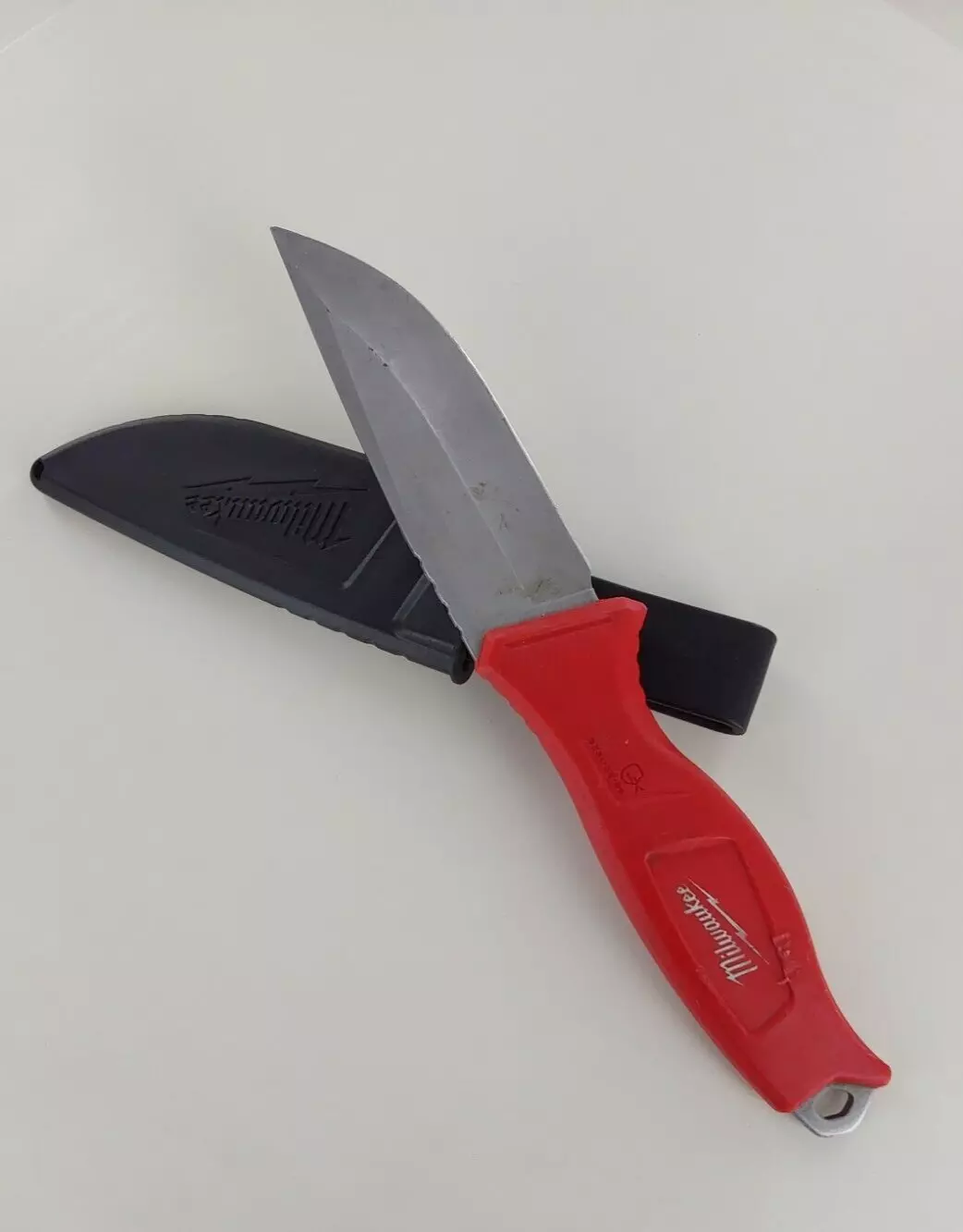 Milwaukee 4" Tradesman Fixed Blade Knife # 48-22-1926 with plastic sheath, used