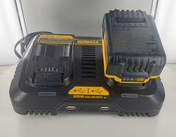 DeWalt 20v Battery Charger 12v / 20v Dual Port Model# DCB102- One Battery 