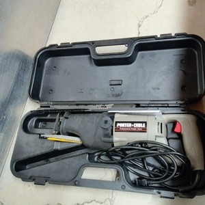 PORTER CABLE 745 TIGER SAW IN CASE