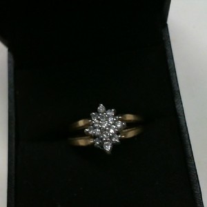  CLUSTER WITH DIAMONDS IN DIAMOND SHAPE SETTING / FLIP RING WITH EMERALD .30CT A