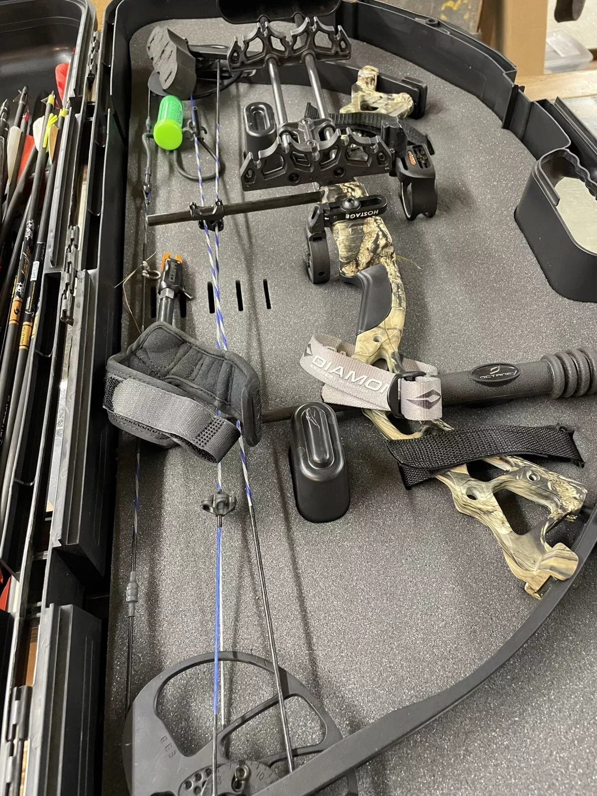 Diamond Infinite Compound Bow with Case and Extras