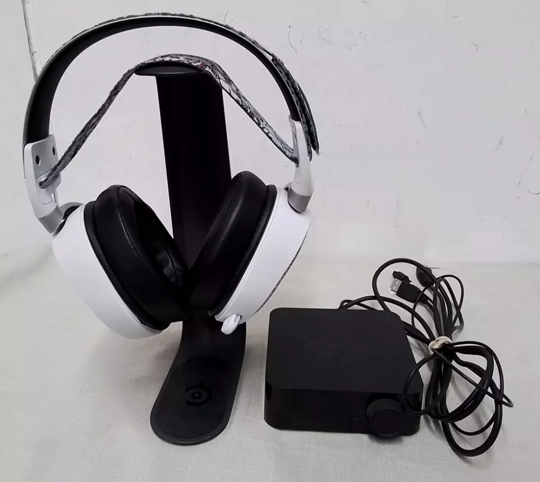 SteelSeries Arctis Pro wireless Over the Ear Gaming Headset - White Graphic