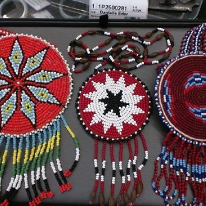 (1) NATIVE AMERICAN SEED BEADED NECKLACE - POW WOW