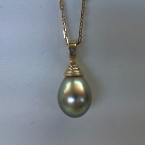 BLACK PEARL NECKLACE