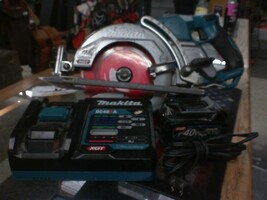makita gsr01 40 volt saw, charger and 1 battery