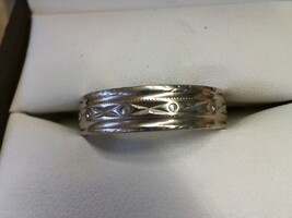 . .10K WHITE GOLD HEAVY BAND WITH DESIGNS