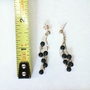  14K YELLOW GOLD DANGLE EARRINGS WITH ROUND ONYX