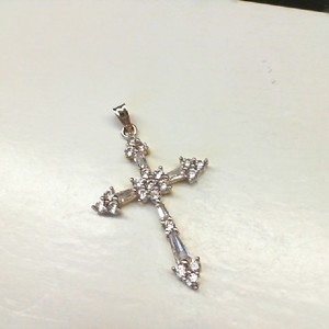  Yellow Gold 10kt 2.00gms Pendant GOLD CROSS WITH CLEAR STONES 