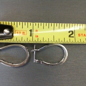 HORSESHOE SHAPE WHITE GOLD 14K WITH TAPERED BAGUETTE