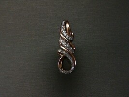  10K ROSE GOLD TWISTED WITH DIAMONDS PENDANT