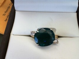  14K YELLOW GOLD WITH OVAL 4CT NATURAL GREEN STONE (EMERALD?) 2 .10CT EA DIAMOND