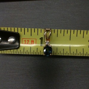  14K YELLOW GOLD PENDANT WITH OVAL SAPHIRE AND DIAMOND CHIP