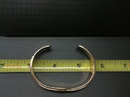  14K CUFF STYLE BRACELET WITH NUGGET STYLE AND STONE WITH GOLD INSET