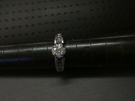 14K WHITE GOLD WITH .40CT CENTER DIAMOND AND 6 SMALL ROUND DIAMONDS AND 4 BAGUET