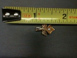  SMALL BLACK HILLS GOLD PENDANT WITH 2 LEAVES AND A FLOWER WITH PEARL CENTER