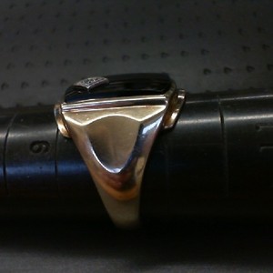  SQUARE ONYX WITH DIAMOND INSET 10K GOLD RING
