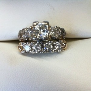  GOLD 14K WEDDING BAND WITH 0.5CT CENTER STONE, APPROX 4EA  .10CT ACCENT STONES 