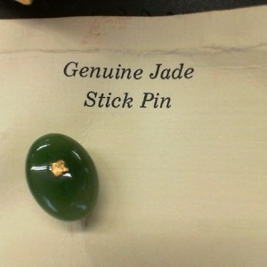 VINTAGE JADE WITH ALASKA NUGGET SET IN GOLD TONE STICK PIN 