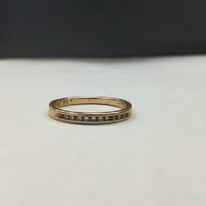  Yellow Gold 10kt 1.70gms Band with a Row of Sparkling Little Diamonds Size 6.25
