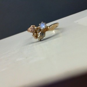  Gold 10kt 2.70gms Black Hills Gold Diamond Ring, Size 6
