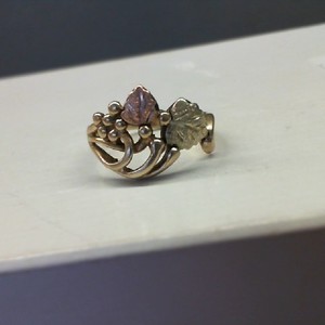  Black Hills Gold 10kt/12K 1.91gms Ring, Size 4.25