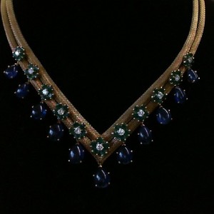  18kt Yellow Gold 93.70gms Woven V-Shaped Sapphire, Emerald & Diamond Necklace