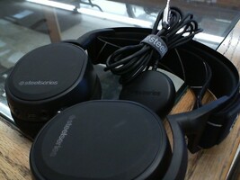 Belkin SteelSeries Arctis 9 w/ Cords