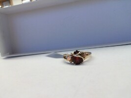  Black Hills Tri-Color Gold 10kt/12ks 3.00gms Large Teardrop Garnet Ring