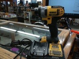 Dewalt DCF885 w/ Battery & Charger
