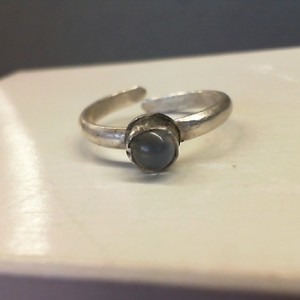  Sterling Silver 0.925% 2.50gms Adjustable Size Round Moonstone Cab Ring