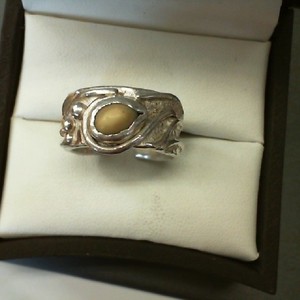  STERLING SILVER SPLIT RING WITH ELK IVORY