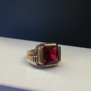 Men's Art Deco Yellow Gold 10kt 8.20gms Ring with Large Rectangular Ruby