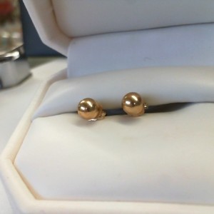  Yellow Gold 14kt Studs 0.40gms Earrings