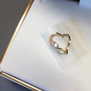 Black Hills Gold 10kt/12kt Cut-Out Heart Pendant with Small Stone